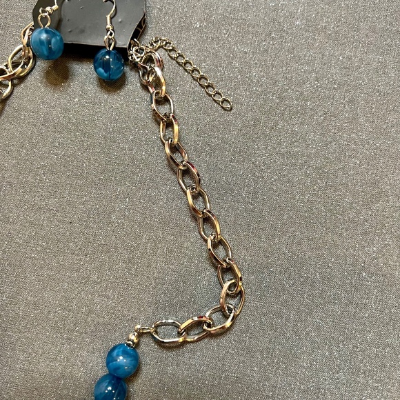 New Paparazzi Blue and Silver Necklace and Earring Set - Picture 5 of 5